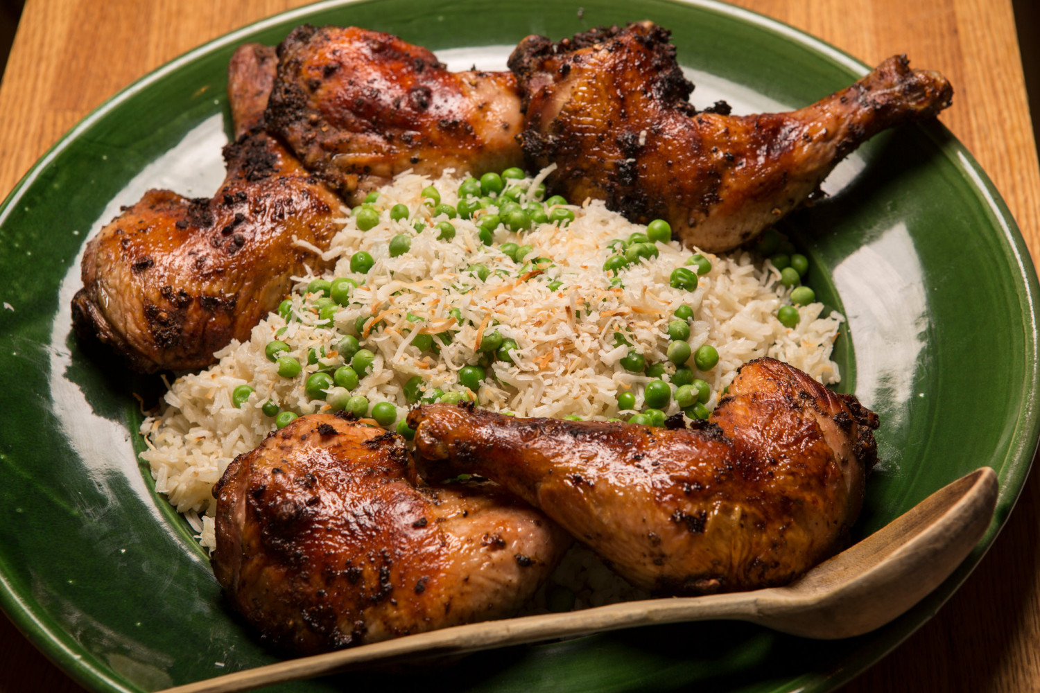 JAMAÏCAIN JERK CHICKEN ( well marinated chicken thigh,) Seasoned with jerk spicy and served With tossed veggies
