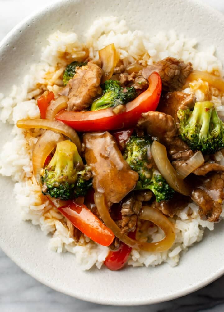 CHICKEN/ BEEF/ PORK SAUCE 125/ 160 ( well marinated protein, steamed in) a hot Sweet spicy brown sauce with mixed veggies and served with choice of side