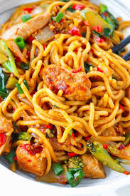 ssorted noodles (300g). ( chicken, beef ,sausage, gizzards) Mixed veggies served with Chinese hot sauce , egg