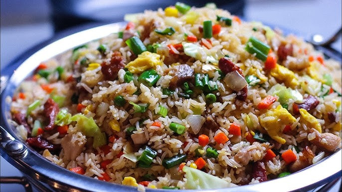 Assorted fried rice (300g).  ( chicken, beef , sausage, gizzards)