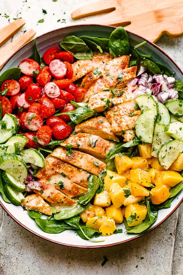 CHEFS SPECIAL SALAD 120gh ( lettuce, cabbage, canned beef, egg,) Tomato, onions, carrots, beetroot Tuna chunks, elbow pasta salad dressing