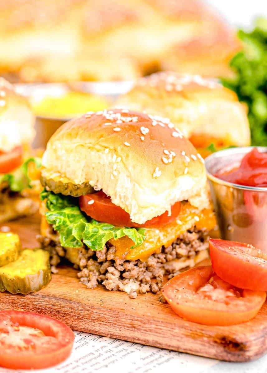 BEEF SLIDERS 120gh ( 3 pieces of rolls , minced beef ) Slice tomato,slice onions , lettuce Burger cheese and served with Choice of Sauce